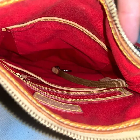 EUC, Dooney & Bourke, Black & White with Camel Chevron Pattern Leather Crossbody - Picture 8 of 14